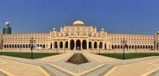 UNIVERSITAS DUBAI MENAWARKAN BEASISWA UNTUK MAHASISWA INTERNASIONAL - Dubai telah menjadi pusat regional untuk perdagangan dan perdagangan di Timur Tengah.